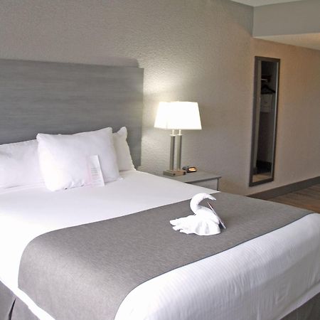 Ramada By Wyndham Edmonton Yellowhead Nw 外观 照片