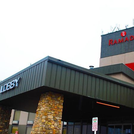 Ramada By Wyndham Edmonton Yellowhead Nw 外观 照片