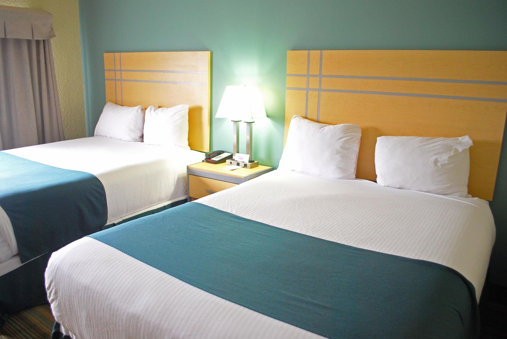 Ramada By Wyndham Edmonton Yellowhead Nw 外观 照片