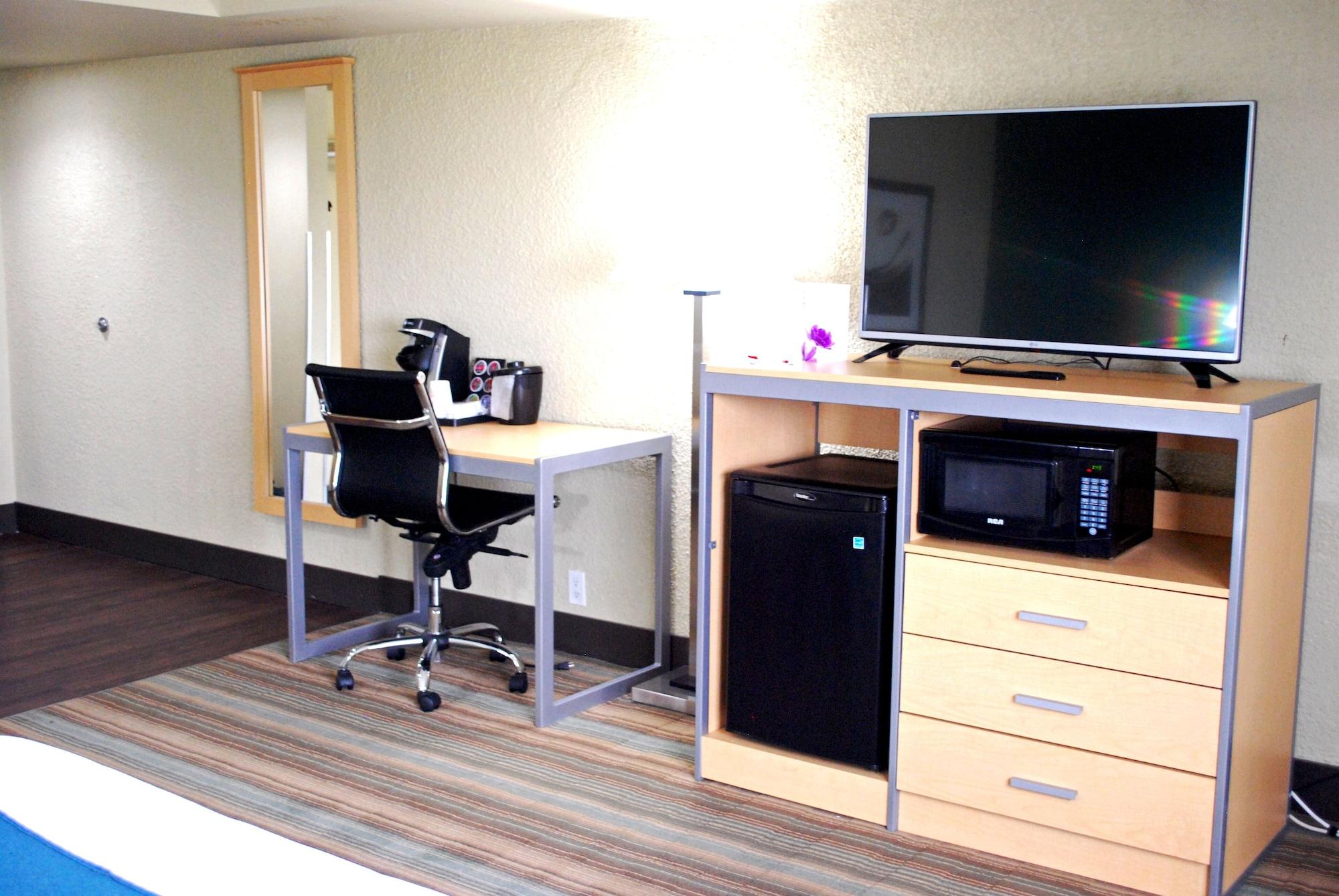 Ramada By Wyndham Edmonton Yellowhead Nw 外观 照片