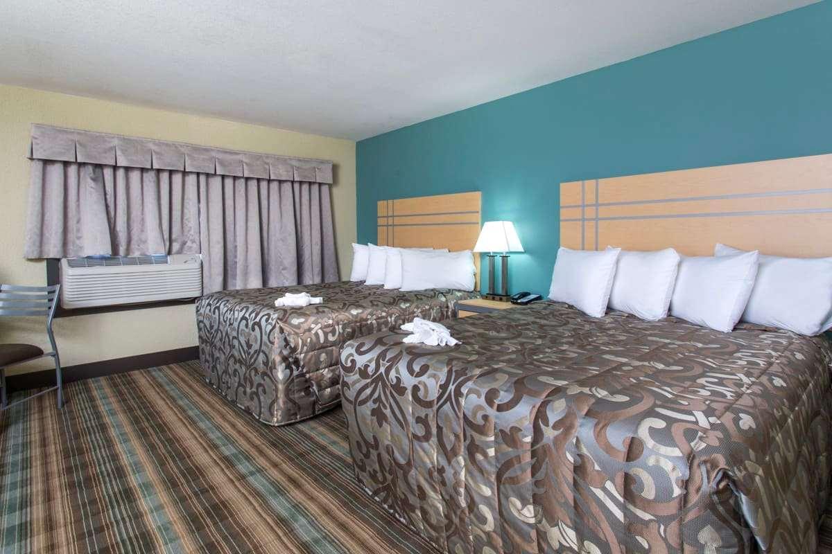 Ramada By Wyndham Edmonton Yellowhead Nw 外观 照片