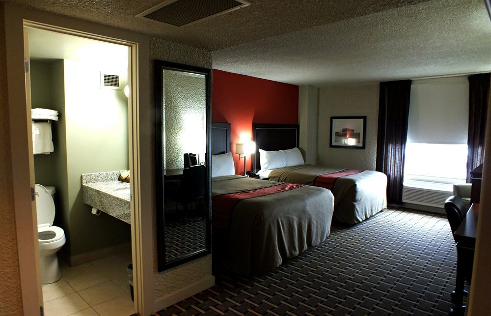 Ramada By Wyndham Edmonton Yellowhead Nw 外观 照片