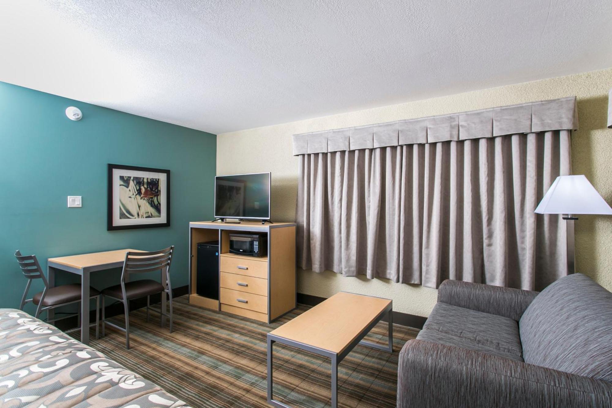 Ramada By Wyndham Edmonton Yellowhead Nw 外观 照片