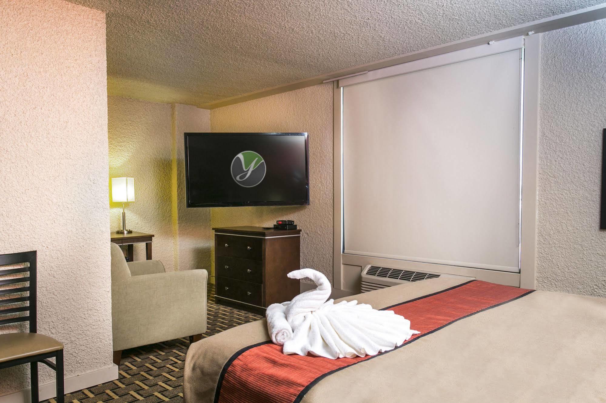 Ramada By Wyndham Edmonton Yellowhead Nw 外观 照片