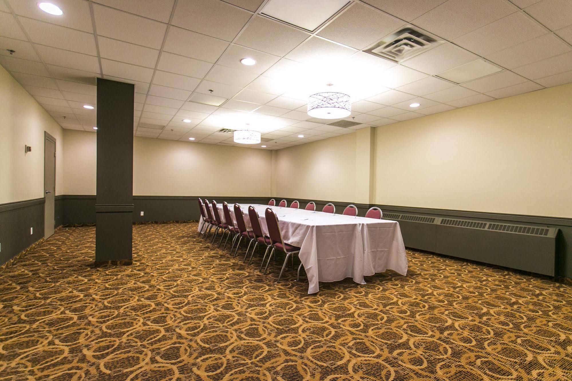 Ramada By Wyndham Edmonton Yellowhead Nw 外观 照片