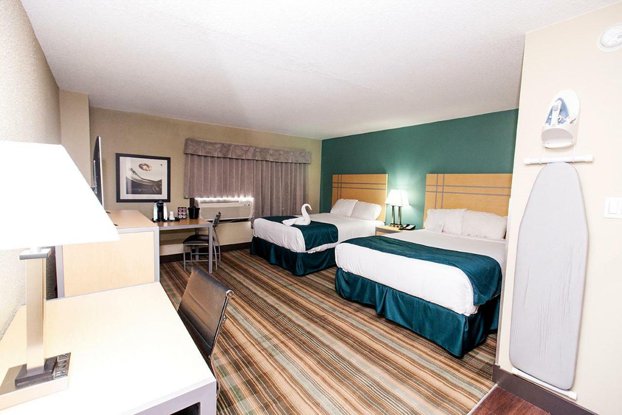 Ramada By Wyndham Edmonton Yellowhead Nw 外观 照片