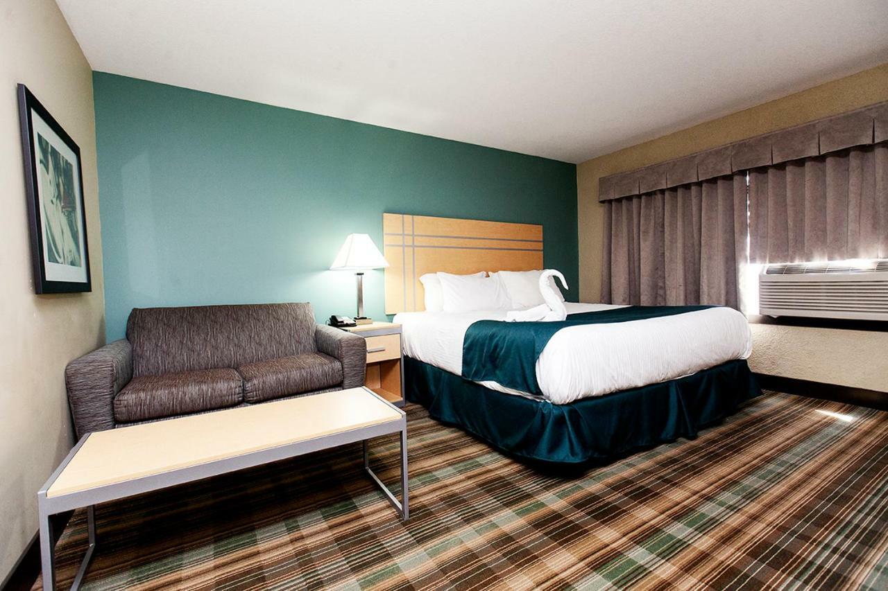 Ramada By Wyndham Edmonton Yellowhead Nw 外观 照片