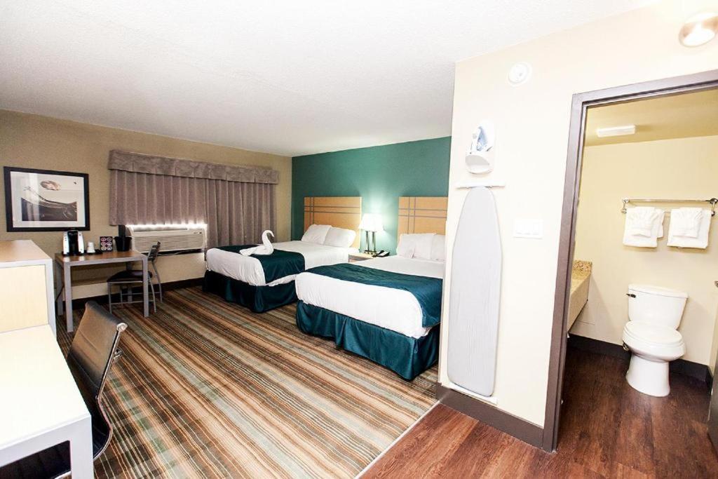 Ramada By Wyndham Edmonton Yellowhead Nw 外观 照片